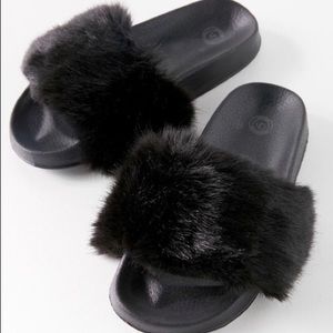 Urban Outfitters: Faux fur slide sandals
